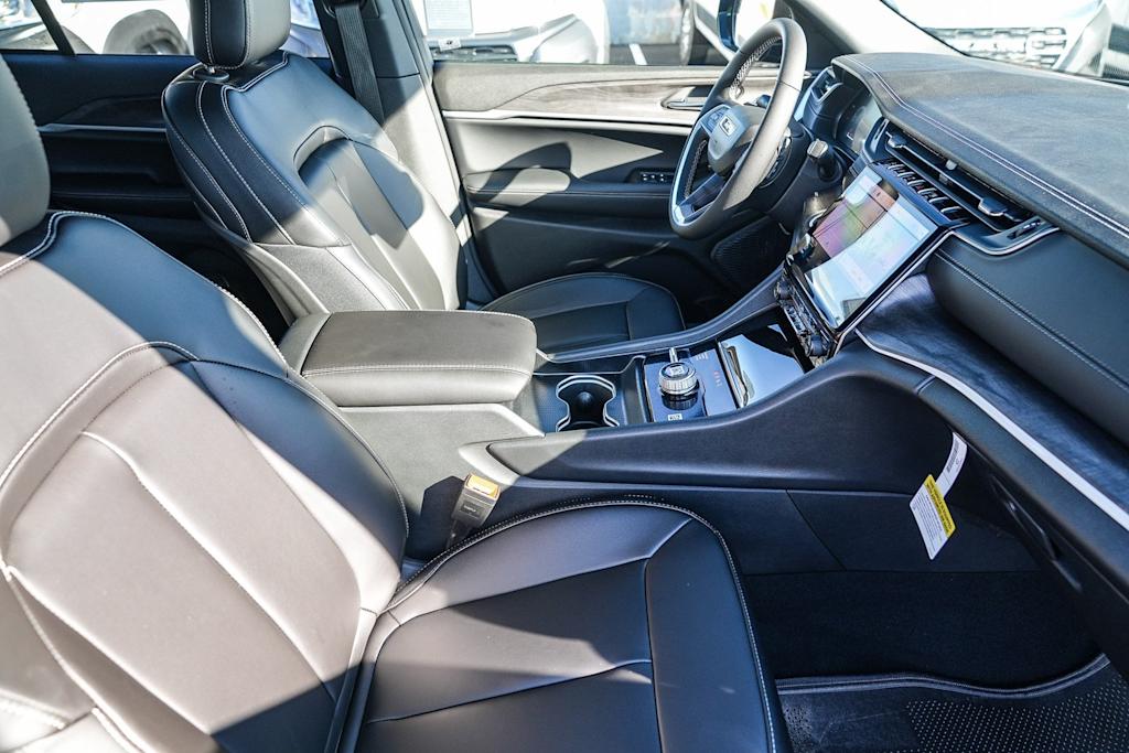 Thumbnail: 2025 Jeep Grand Cherokee - 9