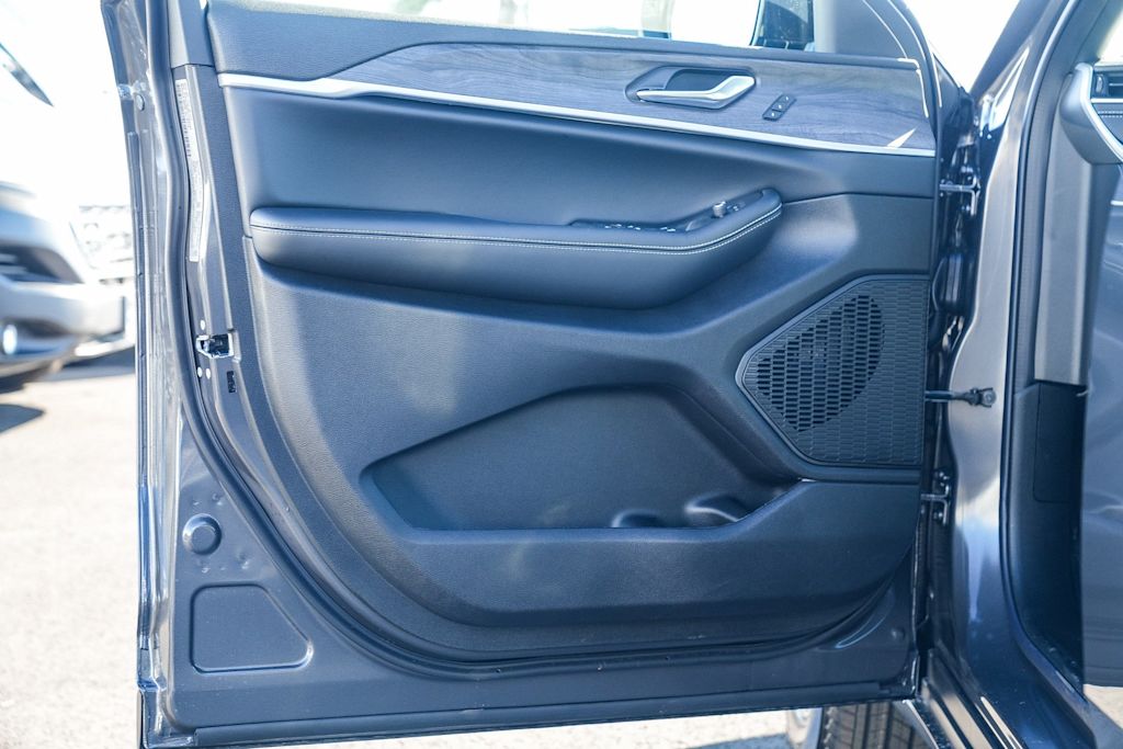 Thumbnail: 2025 Jeep Grand Cherokee - 22