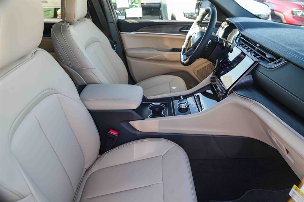 Thumbnail: 2025 Jeep Grand Cherokee - 10