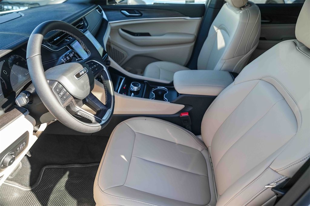 Thumbnail: 2025 Jeep Grand Cherokee - 11