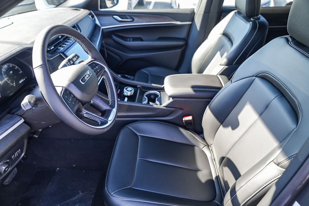 Thumbnail: 2025 Jeep Grand Cherokee - 10