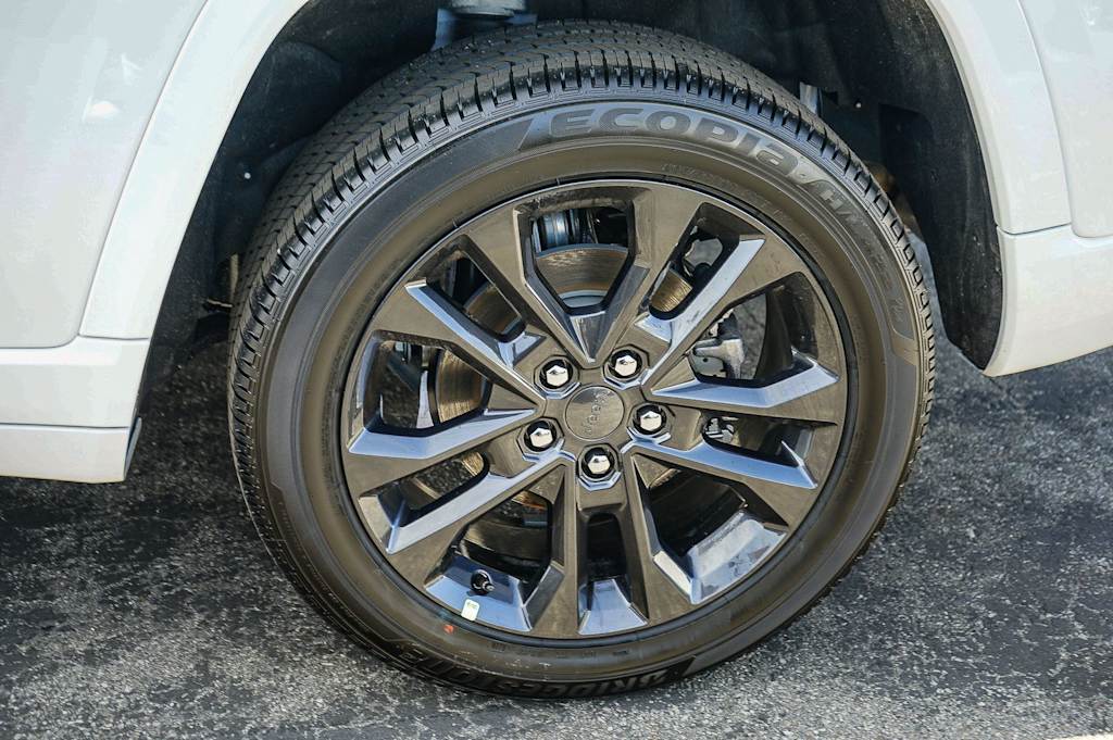 Thumbnail: 2026 Jeep Grand Cherokee - 20