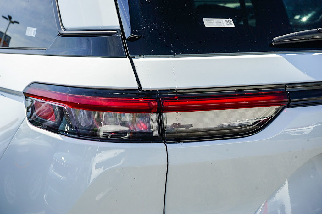 Thumbnail: 2026 Jeep Grand Cherokee - 18