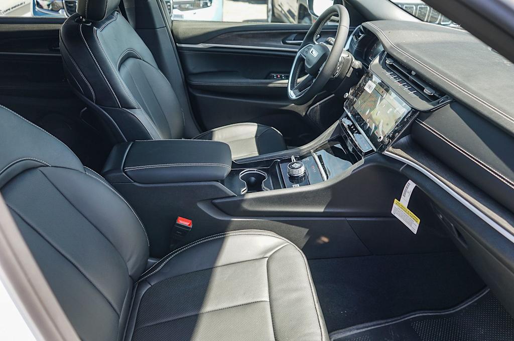 Thumbnail: 2026 Jeep Grand Cherokee - 9