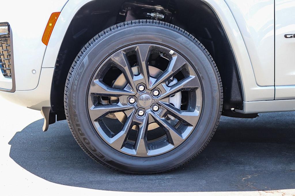 Thumbnail: 2026 Jeep Grand Cherokee - 6