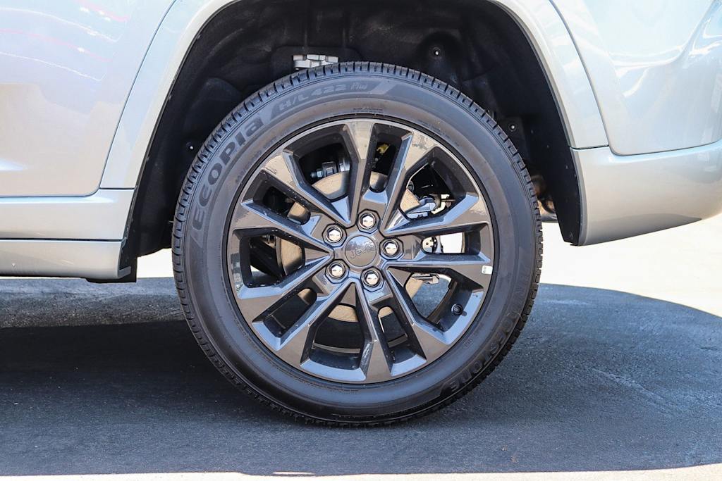 Thumbnail: 2026 Jeep Grand Cherokee - 22