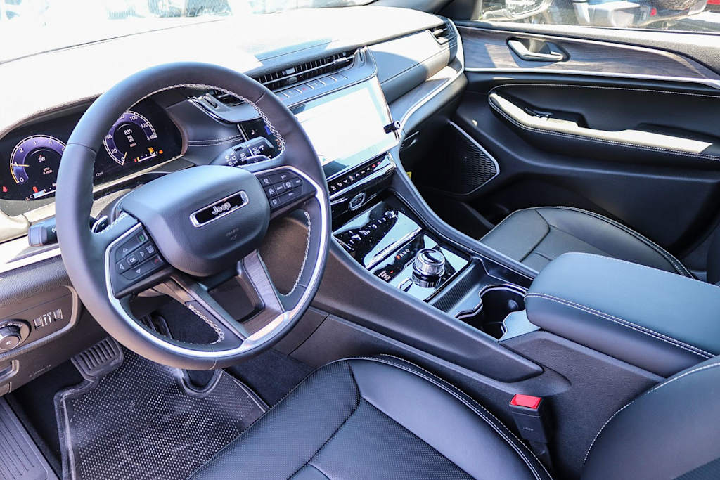 Thumbnail: 2026 Jeep Grand Cherokee - 12