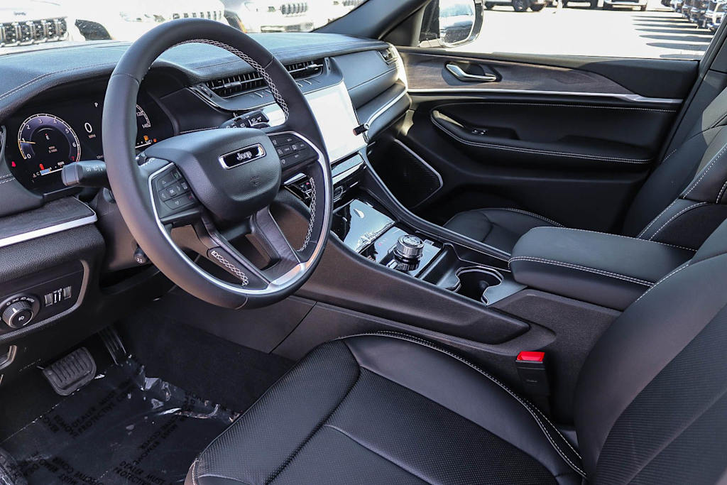 Thumbnail: 2026 Jeep Grand Cherokee - 13