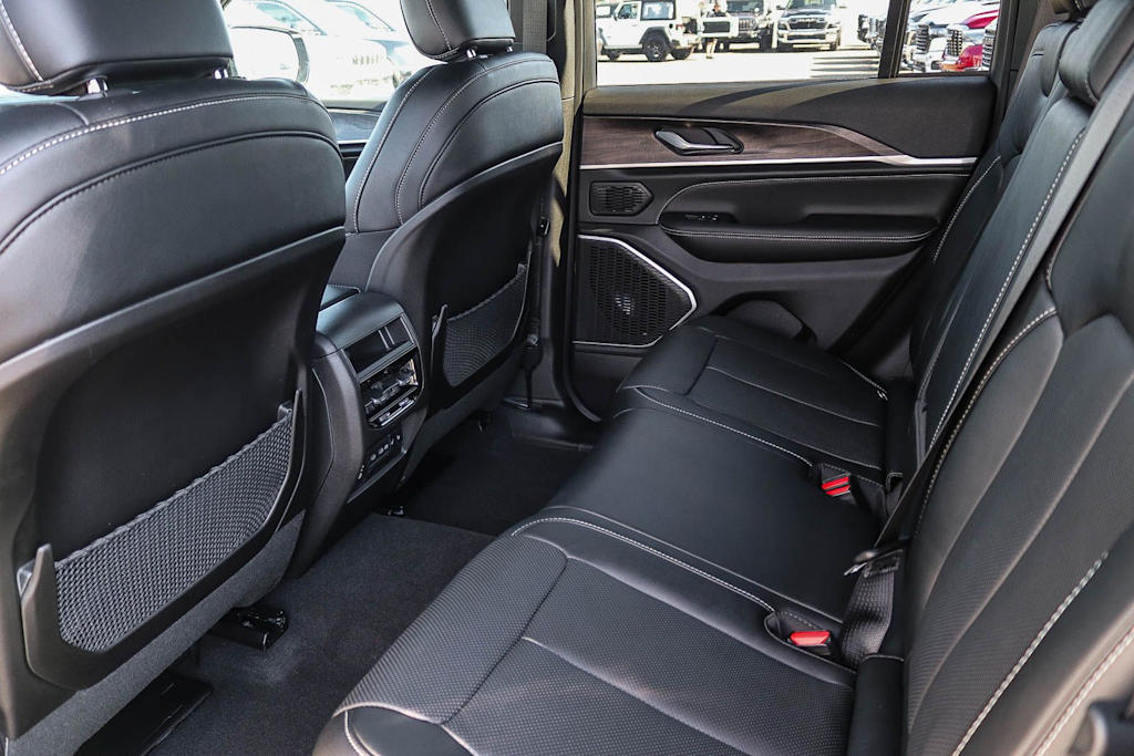 Thumbnail: 2026 Jeep Grand Cherokee - 11