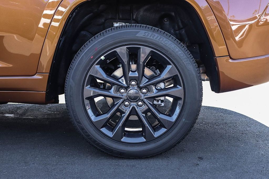 Thumbnail: 2026 Jeep Grand Cherokee - 21