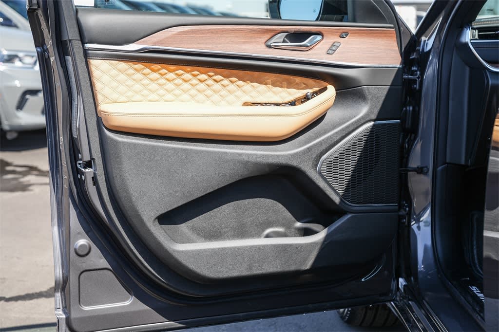2025 Jeep Grand Cherokee Summit 22