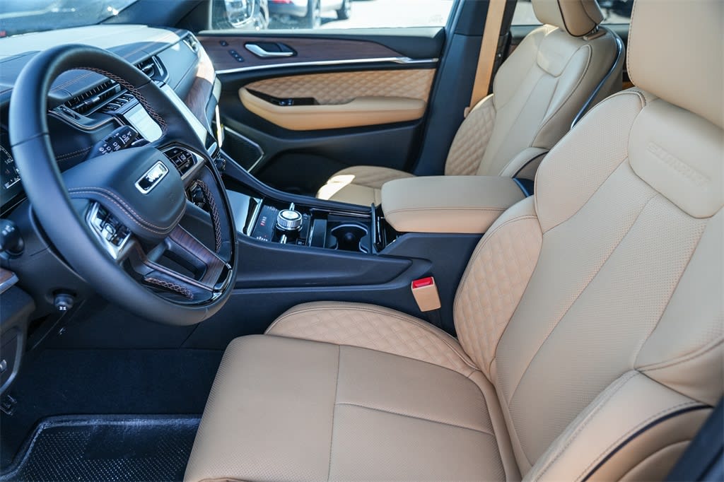 2025 Jeep Grand Cherokee Summit 10