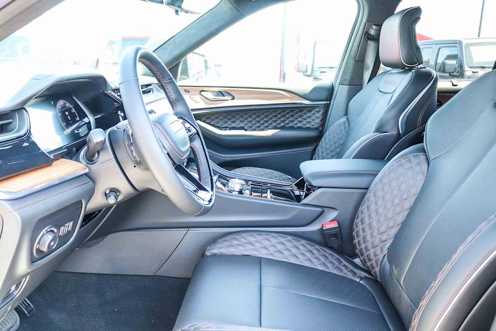 Thumbnail: 2026 Jeep Grand Cherokee - 11