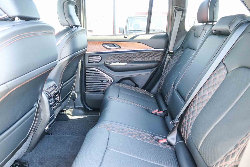 Thumbnail: 2026 Jeep Grand Cherokee - 12