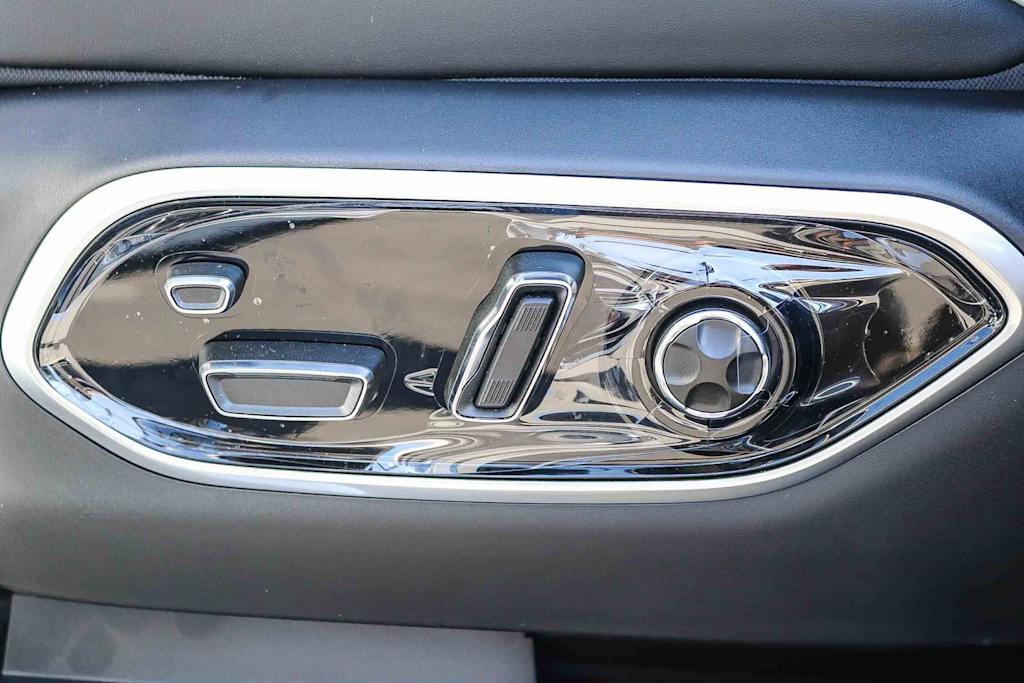 Thumbnail: 2026 Jeep Grand Cherokee - 26