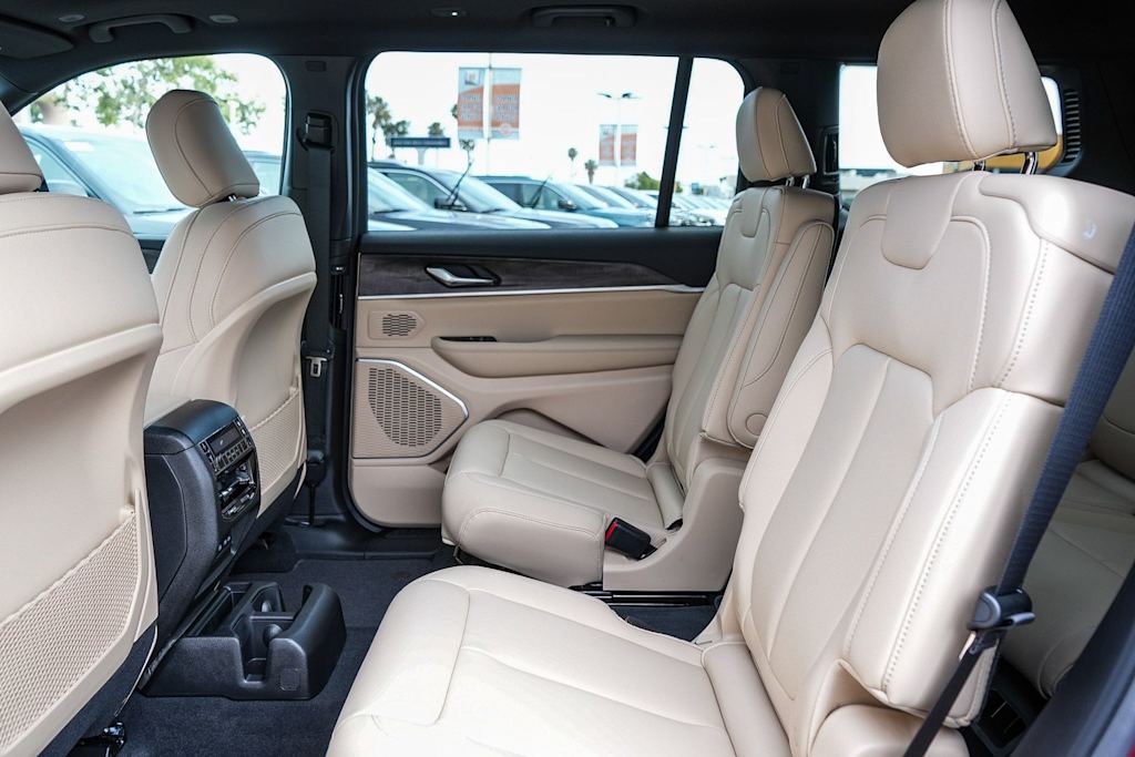 Thumbnail: 2026 Jeep Grand Cherokee L - 12