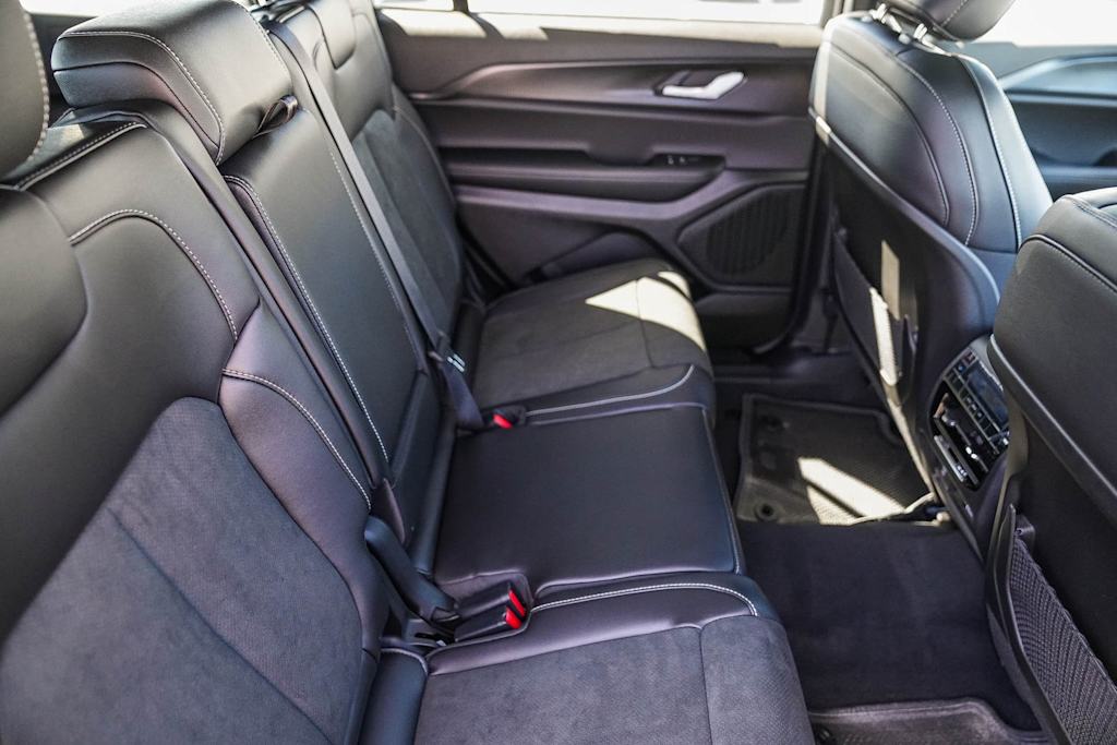 Thumbnail: 2025 Jeep Grand Cherokee L - 12