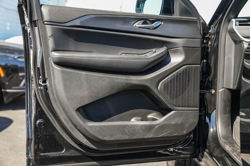 Thumbnail: 2025 Jeep Grand Cherokee L - 22