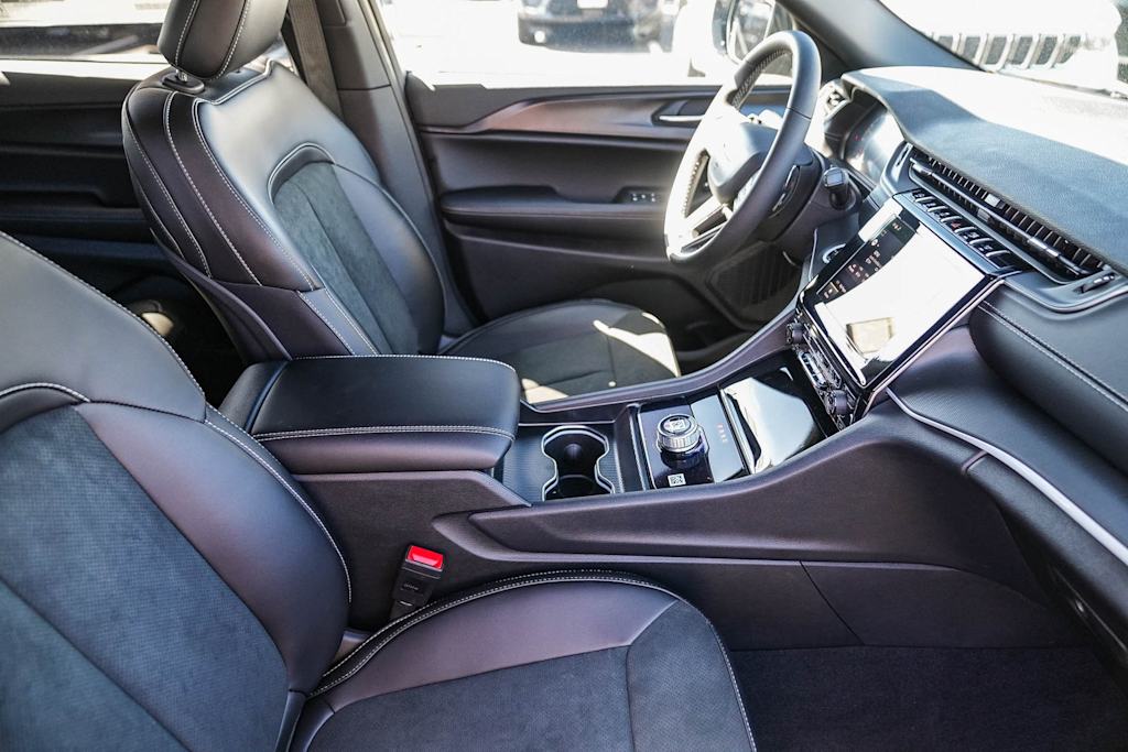 Thumbnail: 2025 Jeep Grand Cherokee L - 10