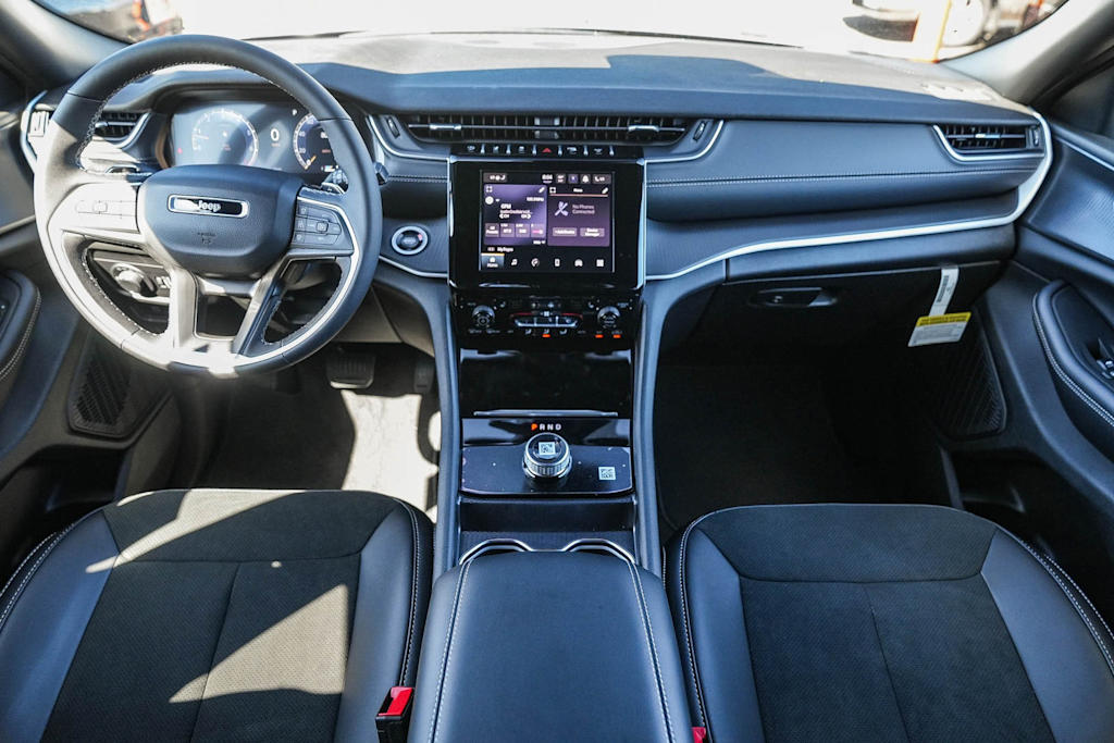 Thumbnail: 2025 Jeep Grand Cherokee L - 2