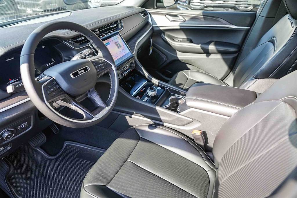 Thumbnail: 2025 Jeep Grand Cherokee L - 11