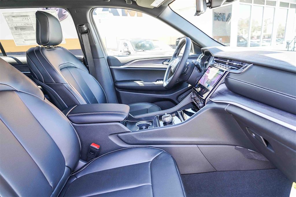 Thumbnail: 2025 Jeep Grand Cherokee L - 10