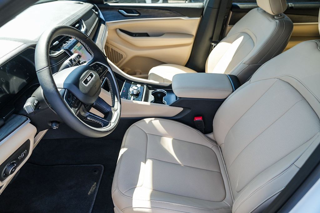 Thumbnail: 2025 Jeep Grand Cherokee L - 11