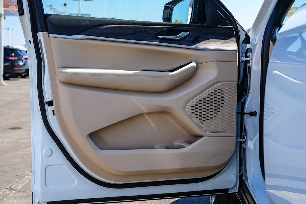 Thumbnail: 2025 Jeep Grand Cherokee L - 22