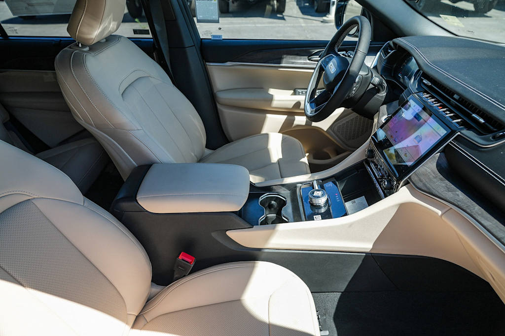 Thumbnail: 2025 Jeep Grand Cherokee L - 10