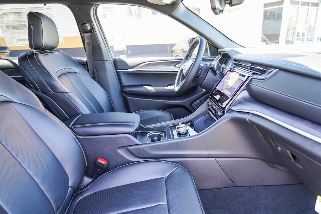 Thumbnail: 2025 Jeep Grand Cherokee L - 10