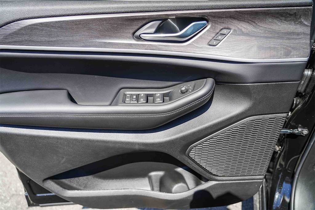 Thumbnail: 2025 Jeep Grand Cherokee L - 23