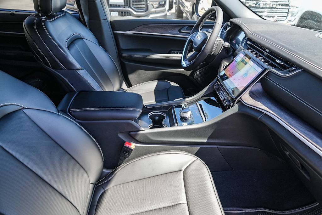 Thumbnail: 2025 Jeep Grand Cherokee L - 9