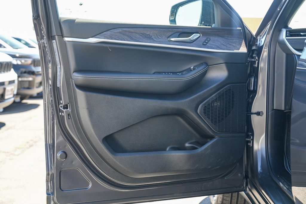 Thumbnail: 2025 Jeep Grand Cherokee L - 22