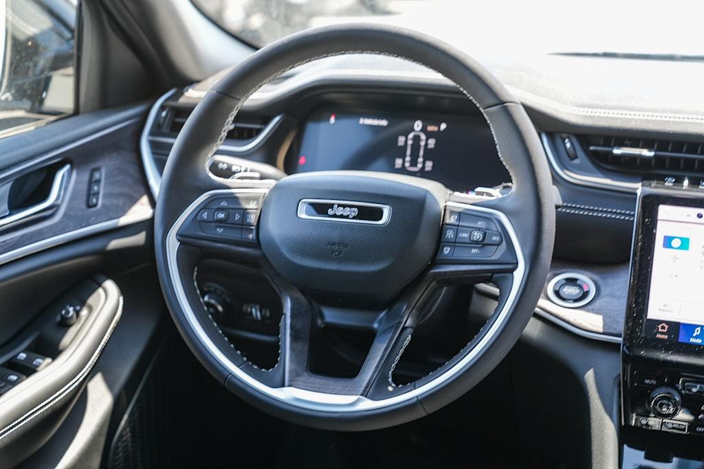 Thumbnail: 2025 Jeep Grand Cherokee L - 12