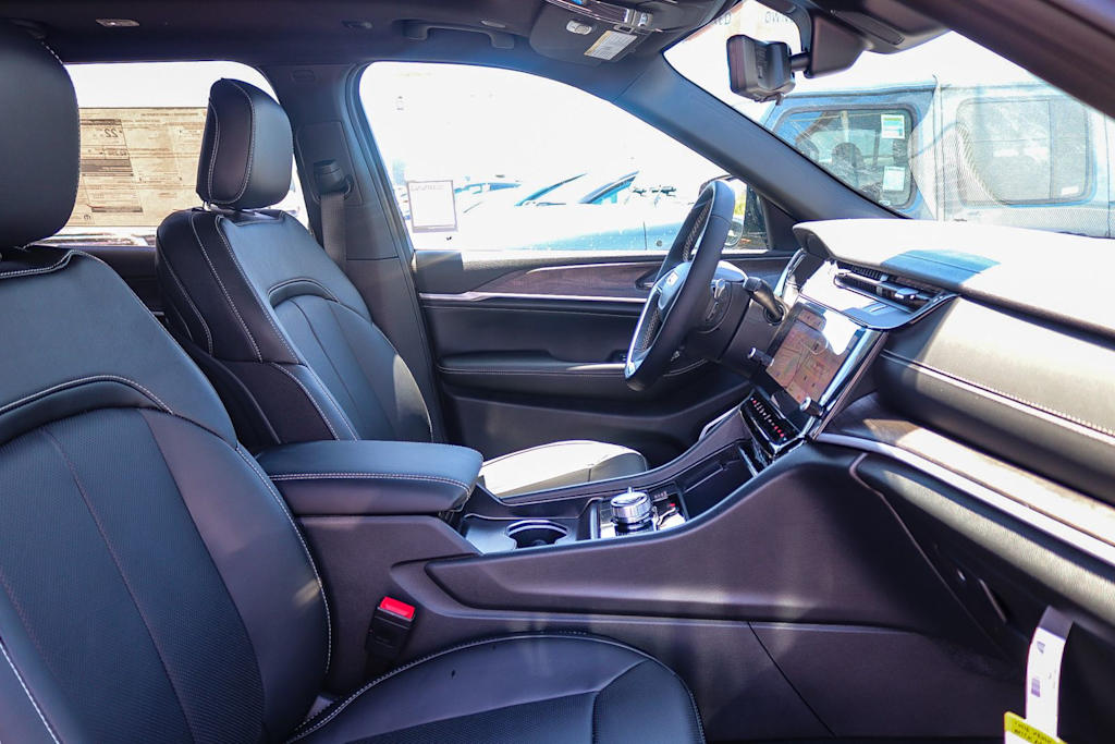 Thumbnail: 2026 Jeep Grand Cherokee L - 9