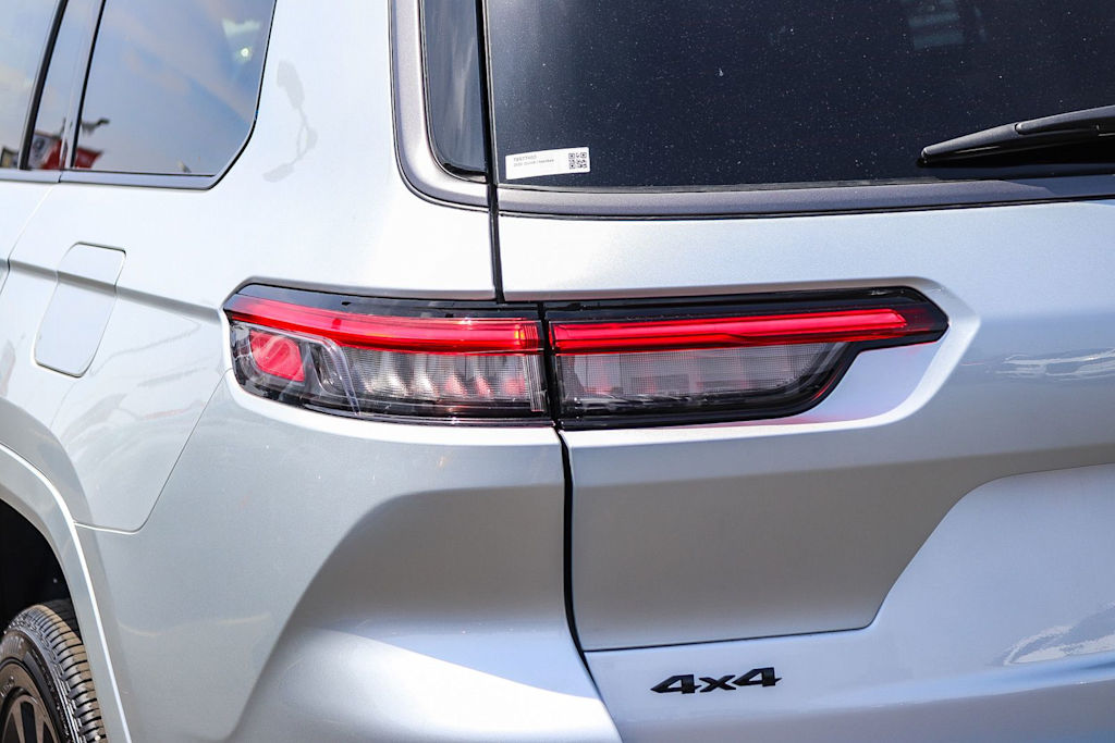 Thumbnail: 2026 Jeep Grand Cherokee L - 18