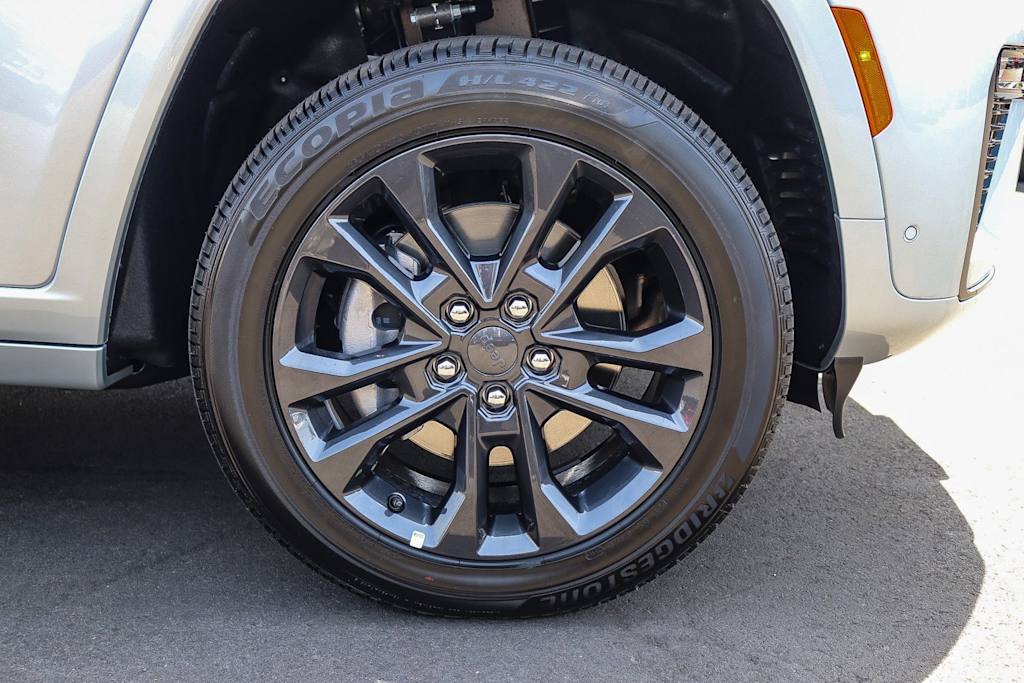 Thumbnail: 2026 Jeep Grand Cherokee L - 6