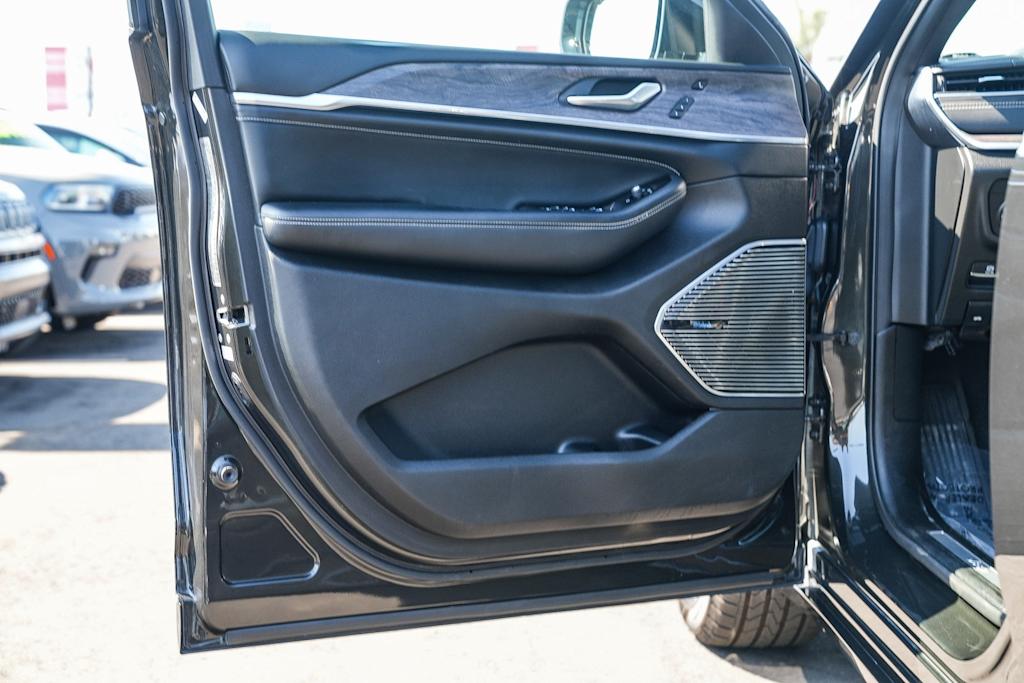 Thumbnail: 2022 Jeep Grand Cherokee L - 23