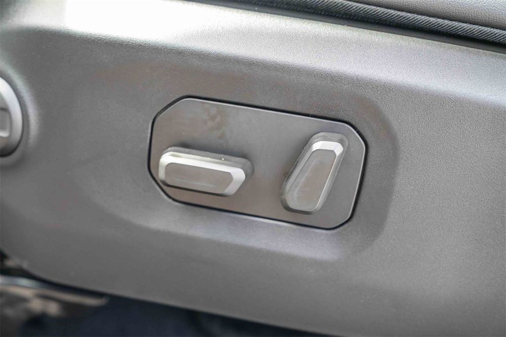 Thumbnail: 2025 Jeep Wrangler - 22