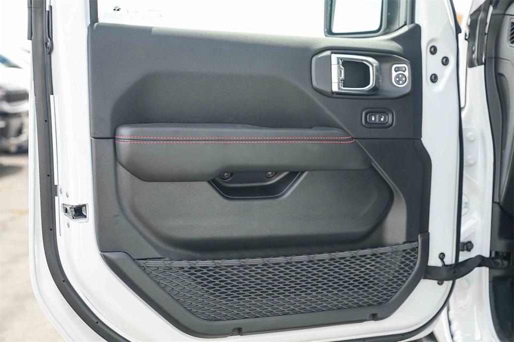 Thumbnail: 2025 Jeep Wrangler - 21