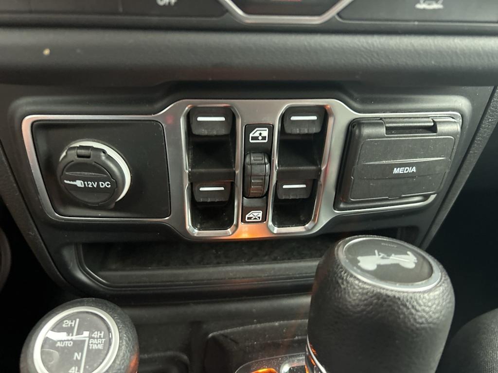 Thumbnail: 2024 Jeep Wrangler - 39
