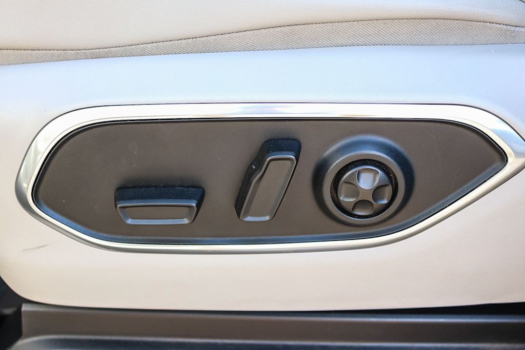 Thumbnail: 2024 Jeep Wagoneer - 26