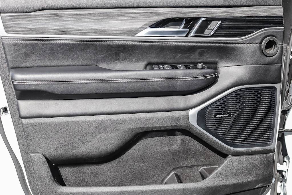 Thumbnail: 2024 Jeep Wagoneer - 25