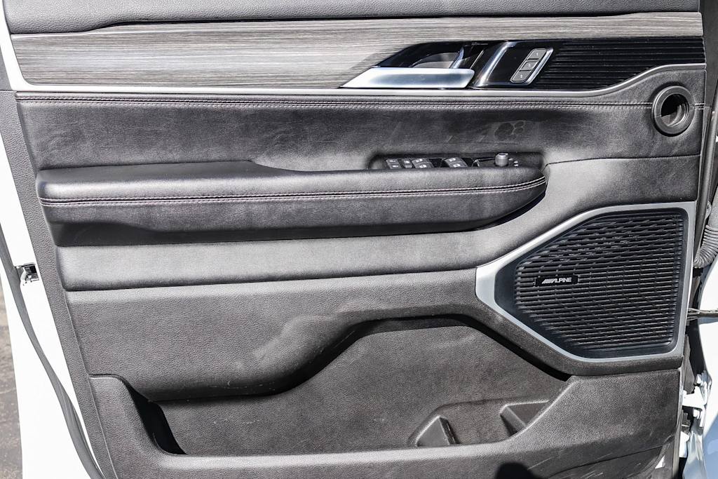 Thumbnail: 2024 Jeep Wagoneer - 25