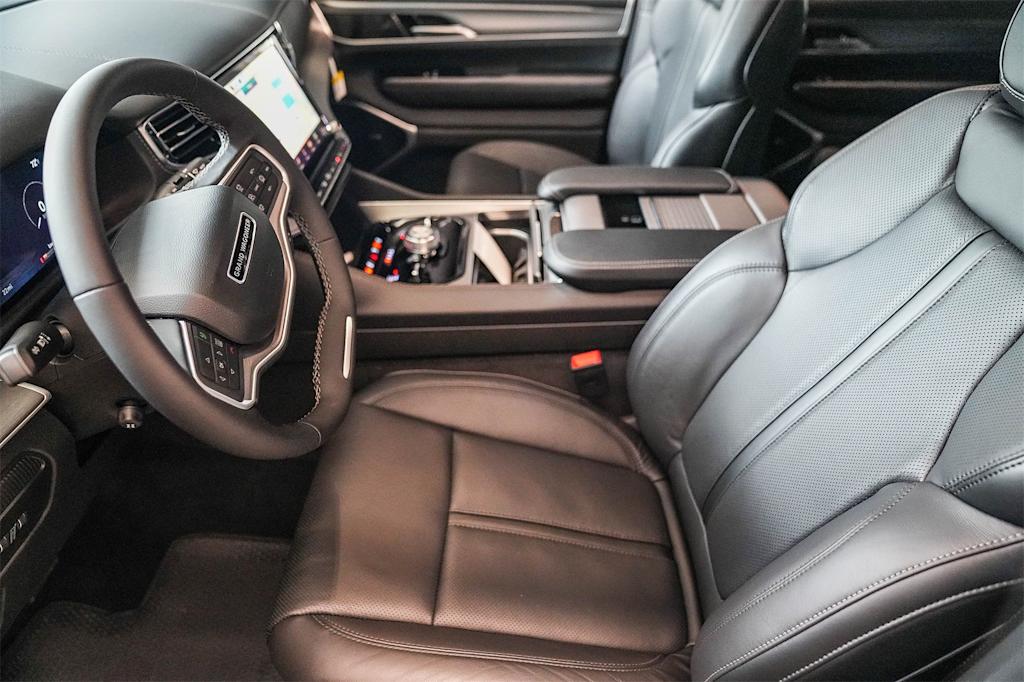 Thumbnail: 2026 Jeep Grand Wagoneer L - 10