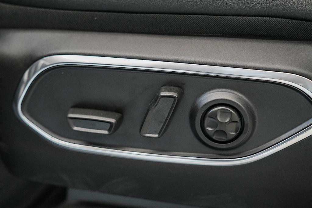 Thumbnail: 2026 Jeep Grand Wagoneer L - 23