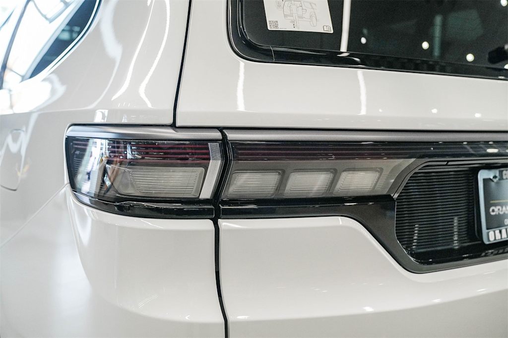 Thumbnail: 2026 Jeep Grand Wagoneer L - 17