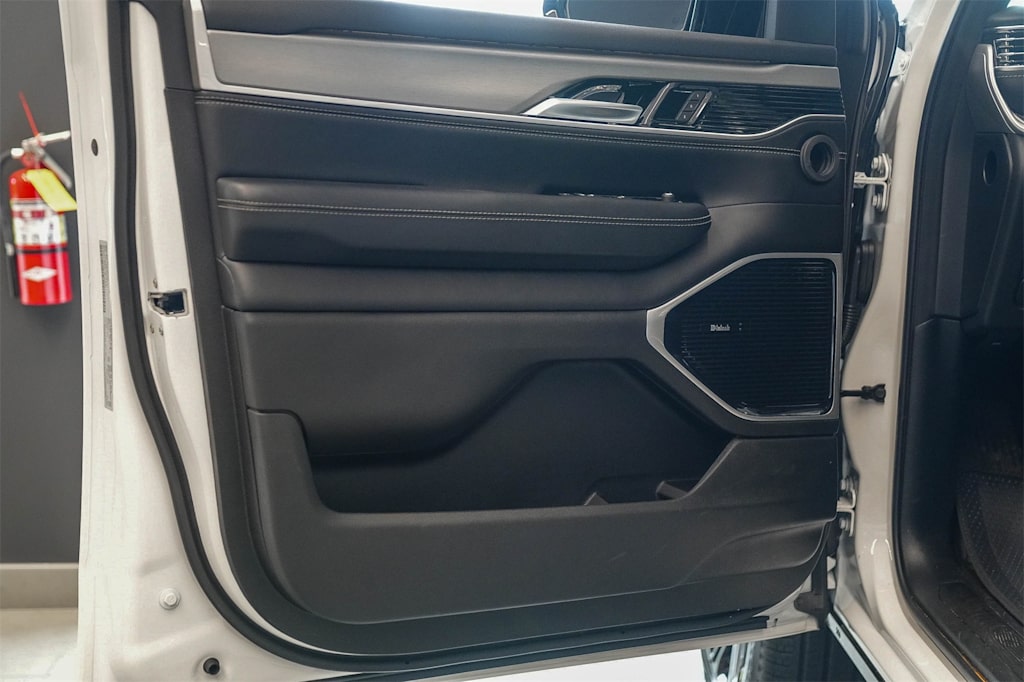 Thumbnail: 2026 Jeep Grand Wagoneer L - 22