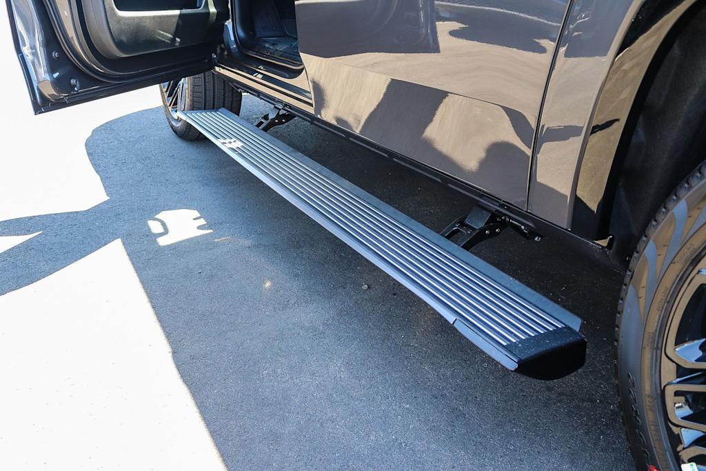 Thumbnail: 2026 Jeep Grand Wagoneer L - 22