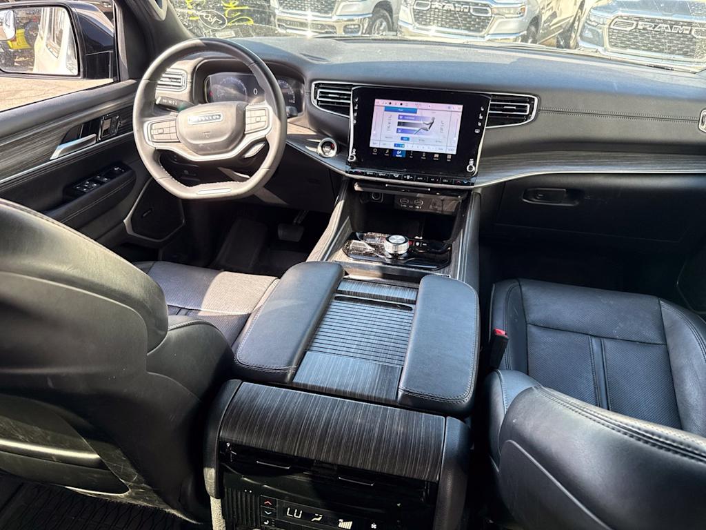 Thumbnail: 2024 Jeep Wagoneer - 7